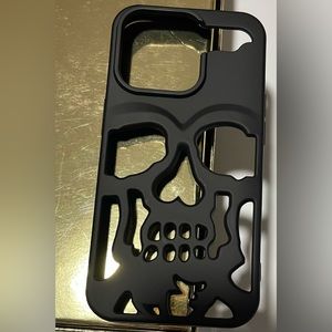 Iphone 14 pro hollow skull case